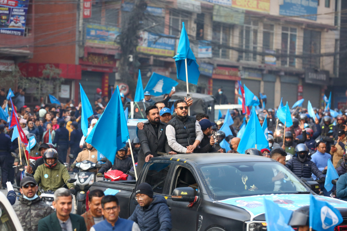 Người ủng hộ ông Shah và đảng RSP tập trung trên đường phố thủ đô Kathmandu, Nepal, ngày 28/2. Ảnh: AFP