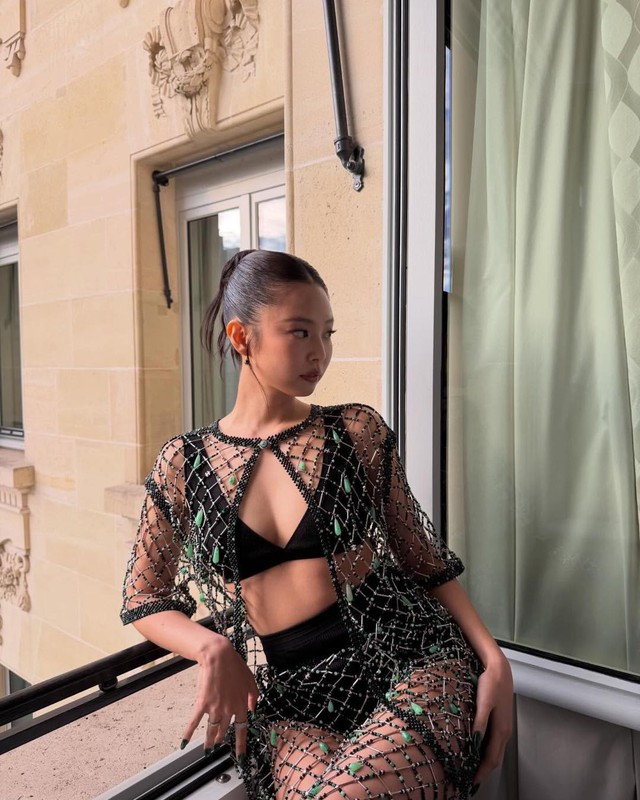 Jennie ở show Chanel: Hở bạo đến từng milimet, tự tung ảnh ôm ấp trai lạ khiến cõi mạng dậy sóng- Ảnh 7.