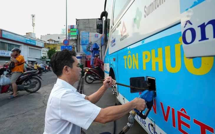 Các nước châu Á ứng phó với giá xăng tăng như thế nào?  - Ảnh 2.