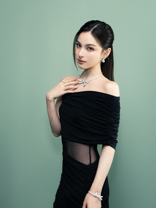 Không ngại nổi bật cùng bông tai to bản đầy táo bạo - Ảnh 6.