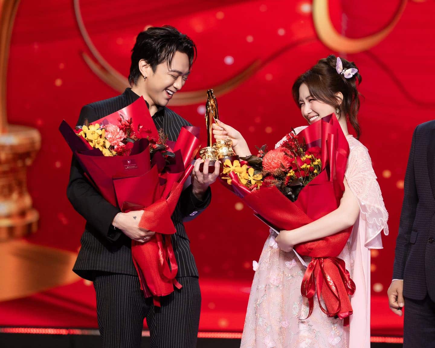 Hoà Minzy chốt thời điểm đám cưới: Chi Pu - Hương Giang và dàn sao đổ bộ đếm không xuể, 1 nhân vật được mong đợi nhất- Ảnh 6.