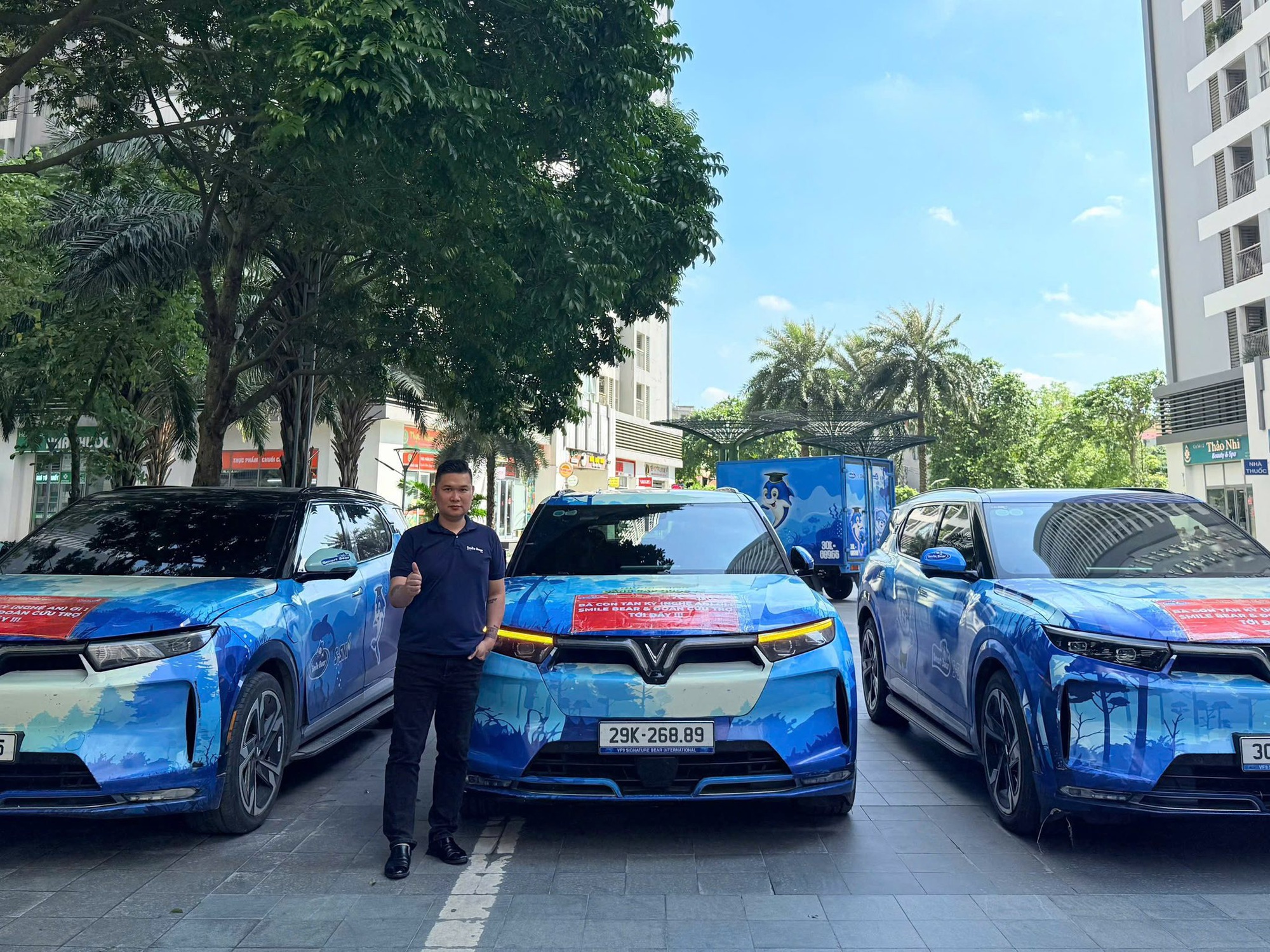 Giám đốc ở Hà Nội sắm VinFast EC Van thay xe tải chở hàng trong phố, tính trải nghiệm lái xuyên Việt khi có thời gian- Ảnh 2.