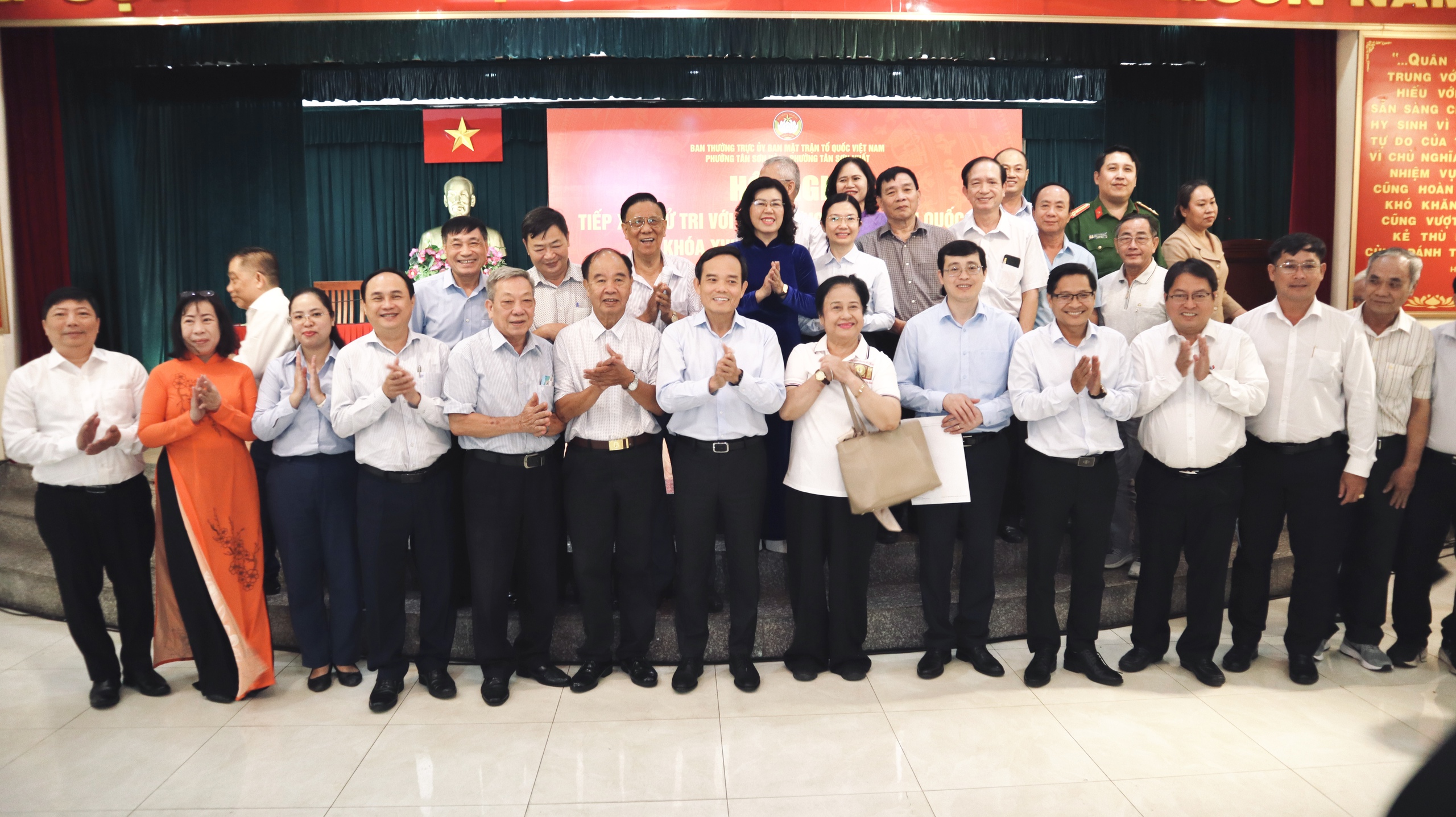 Bí thư Thành ủy TP.HCM: Taxi, xe công nghệ quanh Tân Sơn Nhất cũng phải mưu sinh - Ảnh 3.