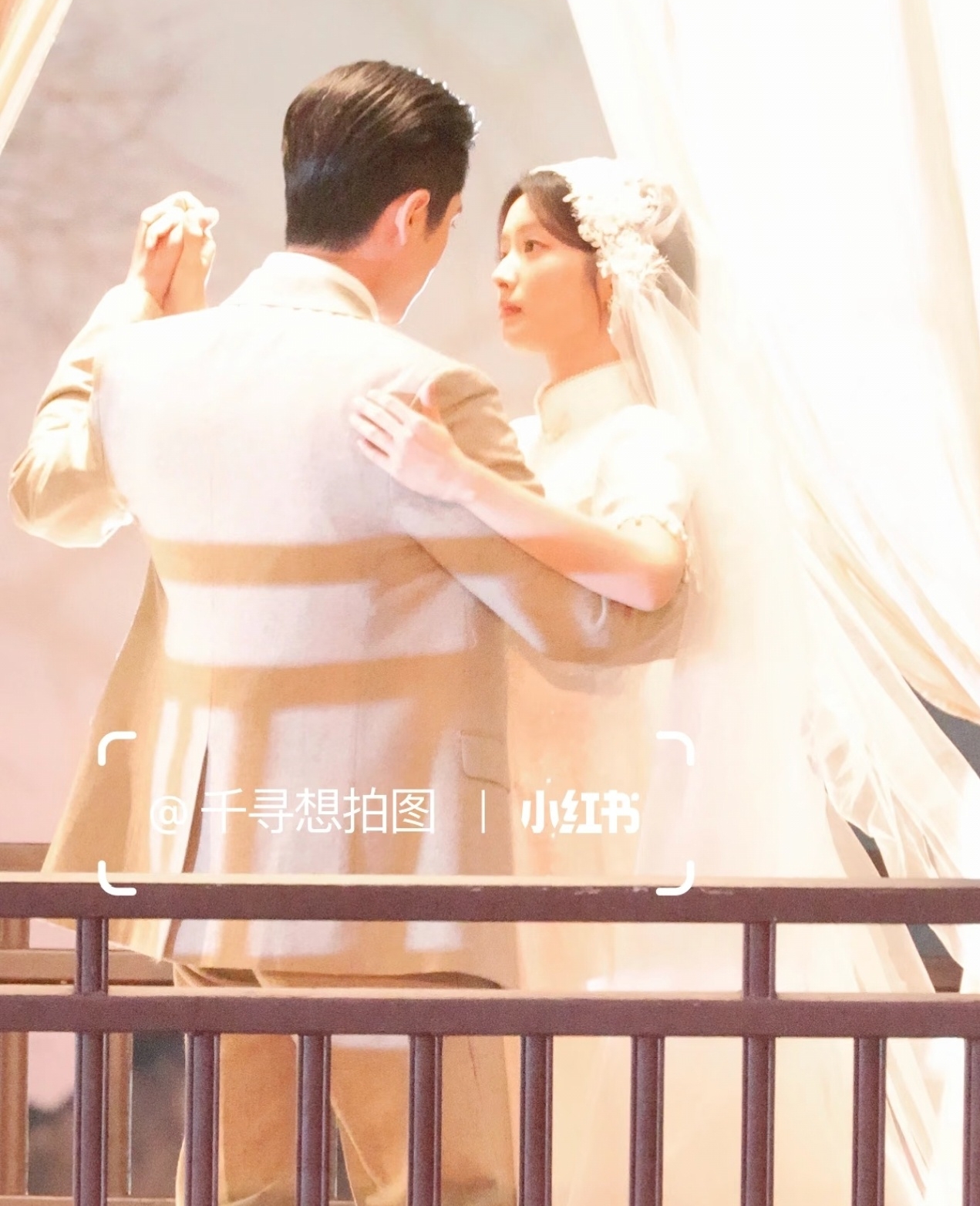 Màn cầu hôn cổ tích đang viral khắp MXH: Nhà trai là thiếu gia cực giàu có, nhà gái đẹp như tiên nữ giữa hồng trần- Ảnh 2.