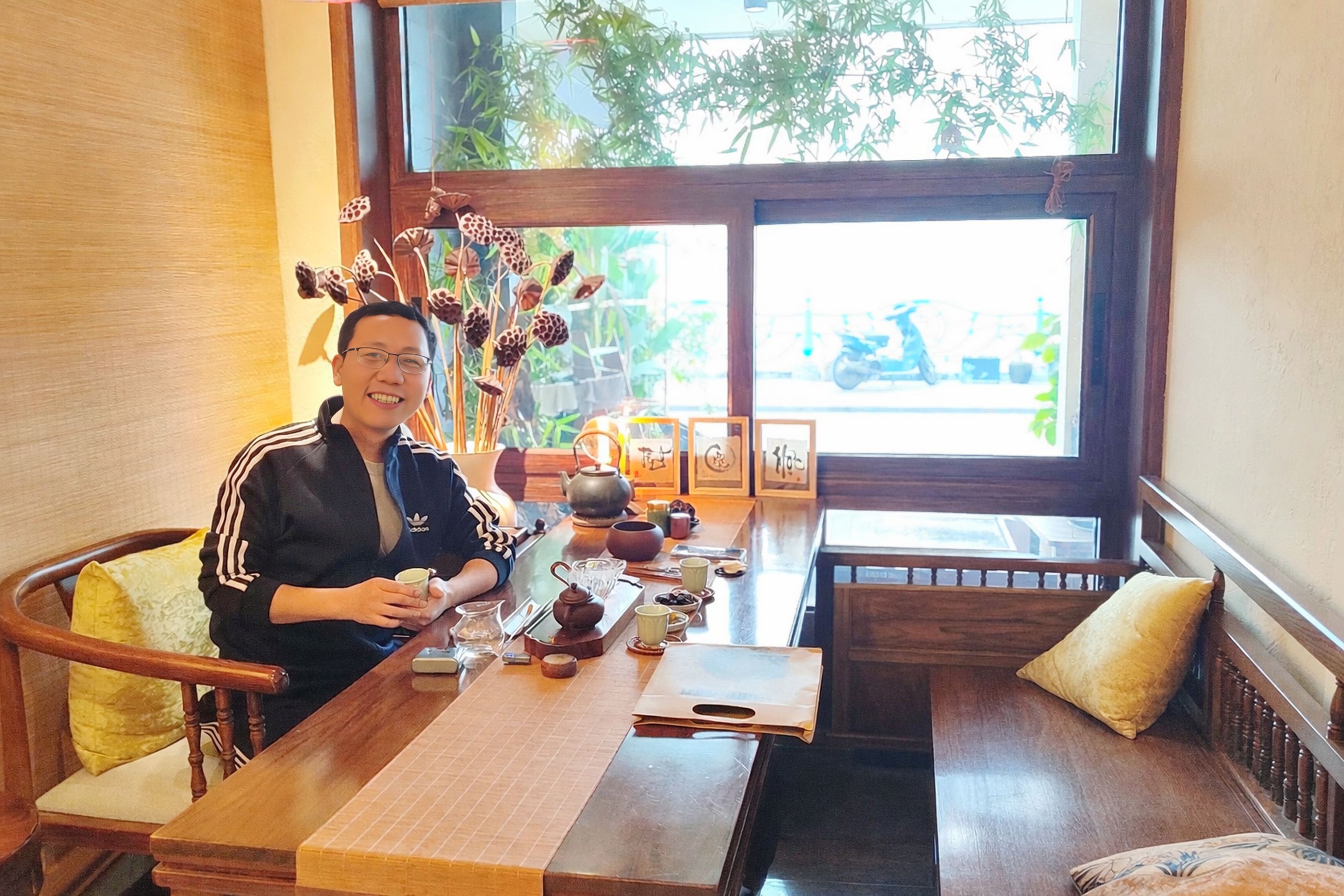 Năm đời tiếp nối, đem tình trà non cao ủ giữa sen hồng - Ảnh 2.