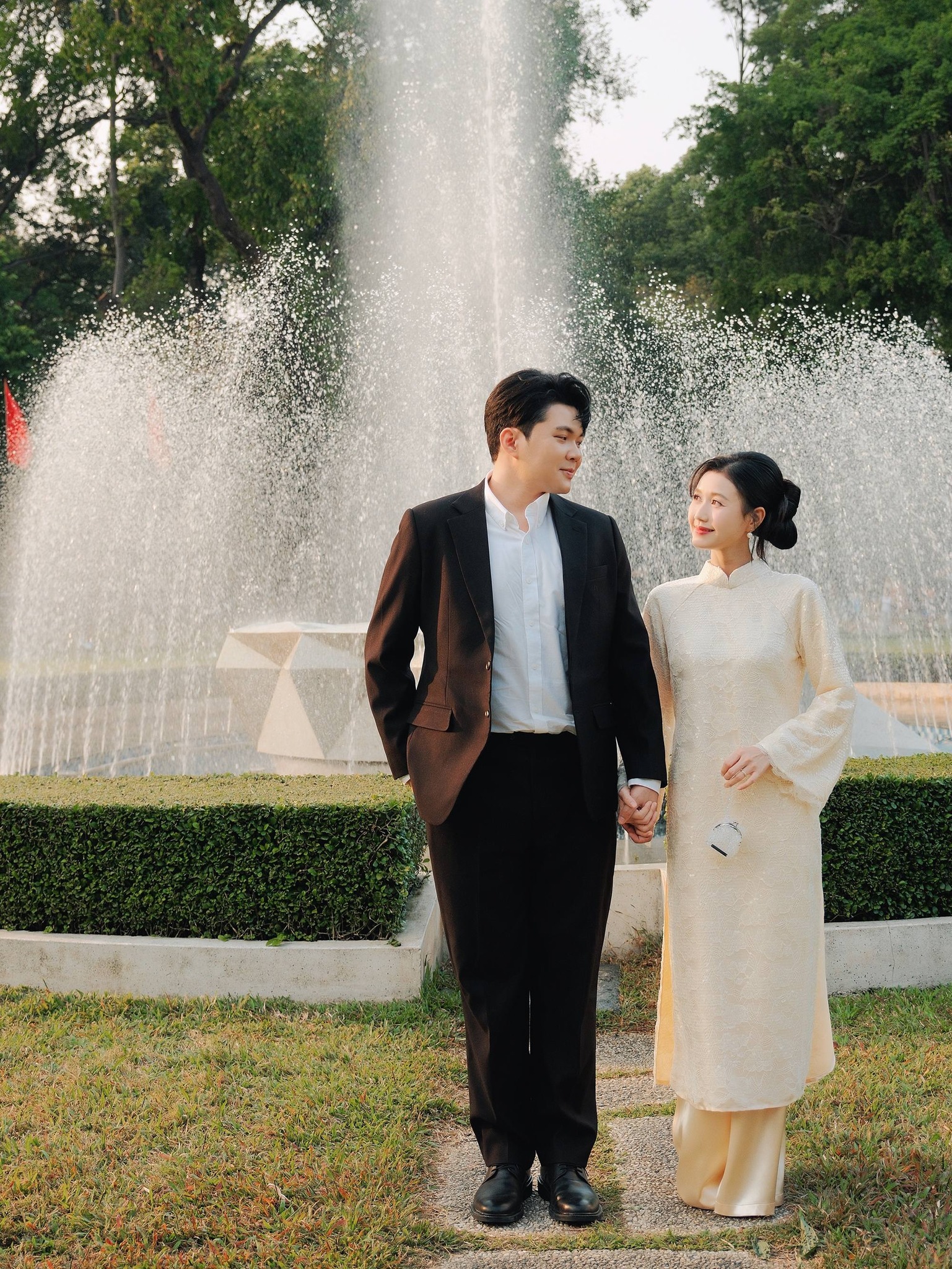 Vbiz có tin hỷ: Nhạc sĩ - diễn viên tung ảnh cưới lãng mạn, chốt đơn vào cuối tháng 3!- Ảnh 9.