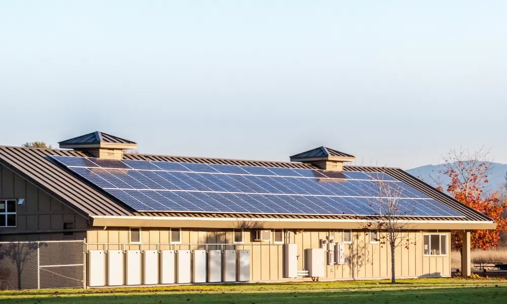 Cảnh báo khẩn từ cơ quan chức năng khi lắp pin lưu trữ điện mặt trời- Ảnh 2.