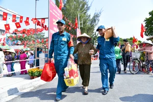 Bộ Tư lệnh TP.HCM mang 'Tết quân dân' đến với xã đảo Thạnh An