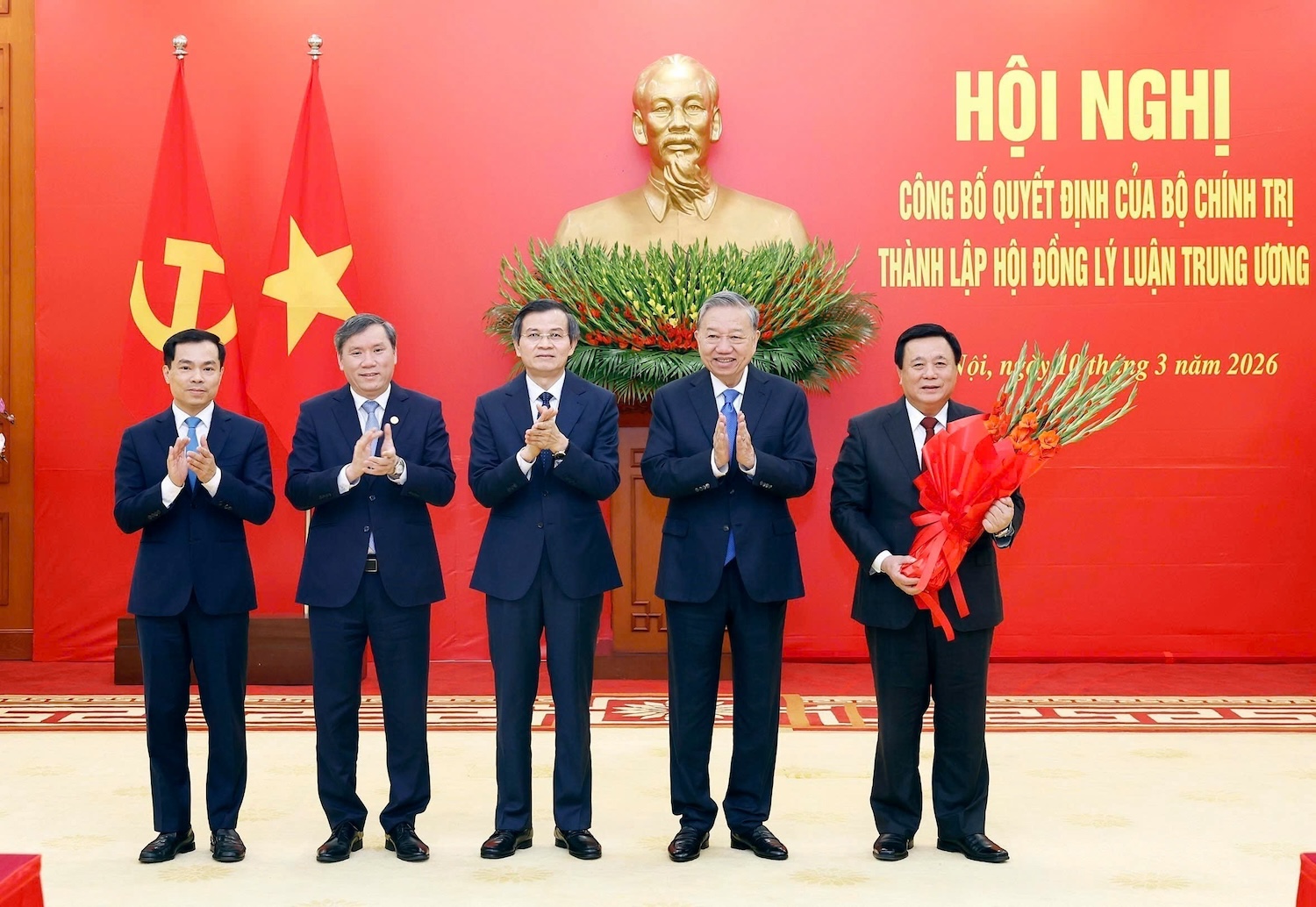 Tổng Bí thư: Công tác lý luận phải thực sự đi trước một bước, góp phần soi sáng con đường phát triển - Ảnh 2.