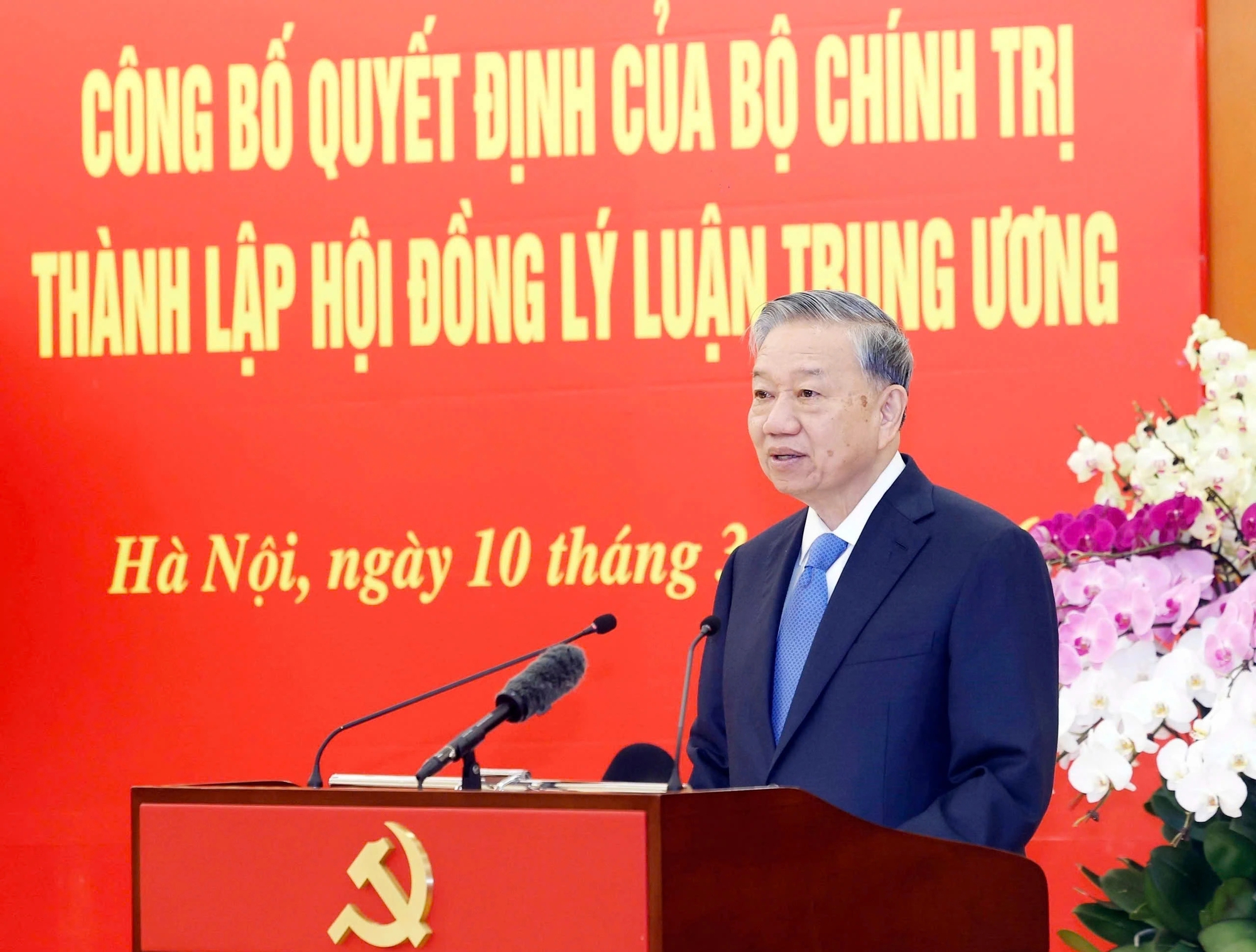 Công tác lý luận góp phần soi sáng con đường phát triển của đất nước - Ảnh 1.