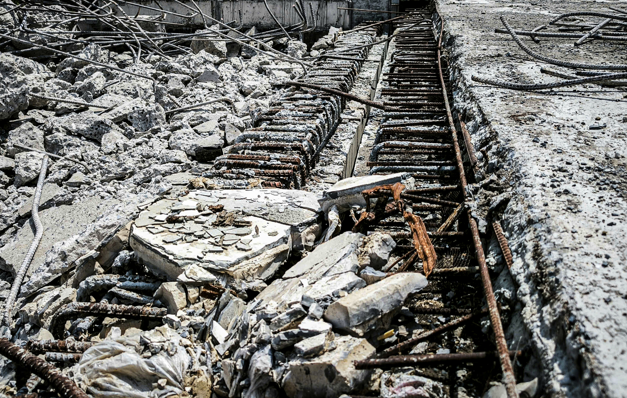 Dỡ tường chắn nhánh cầu ở vành đai 3 thi công lại: Báo cáo UBND TP.HCM kết quả xử lý trước 12-3 - Ảnh 5.