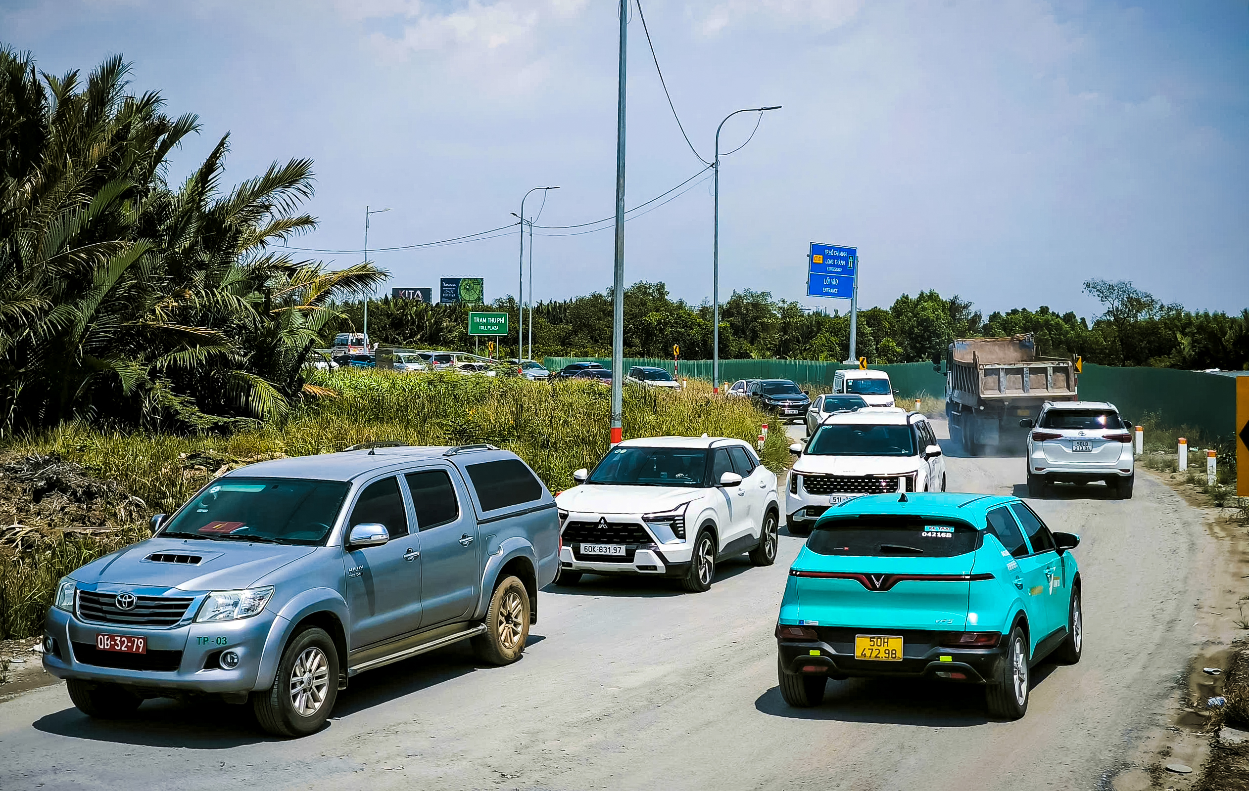 Dỡ tường chắn nhánh cầu ở vành đai 3 thi công lại: UBND TP.HCM yêu cầu báo kết quả xử lý trước 12-3 - Ảnh 7.