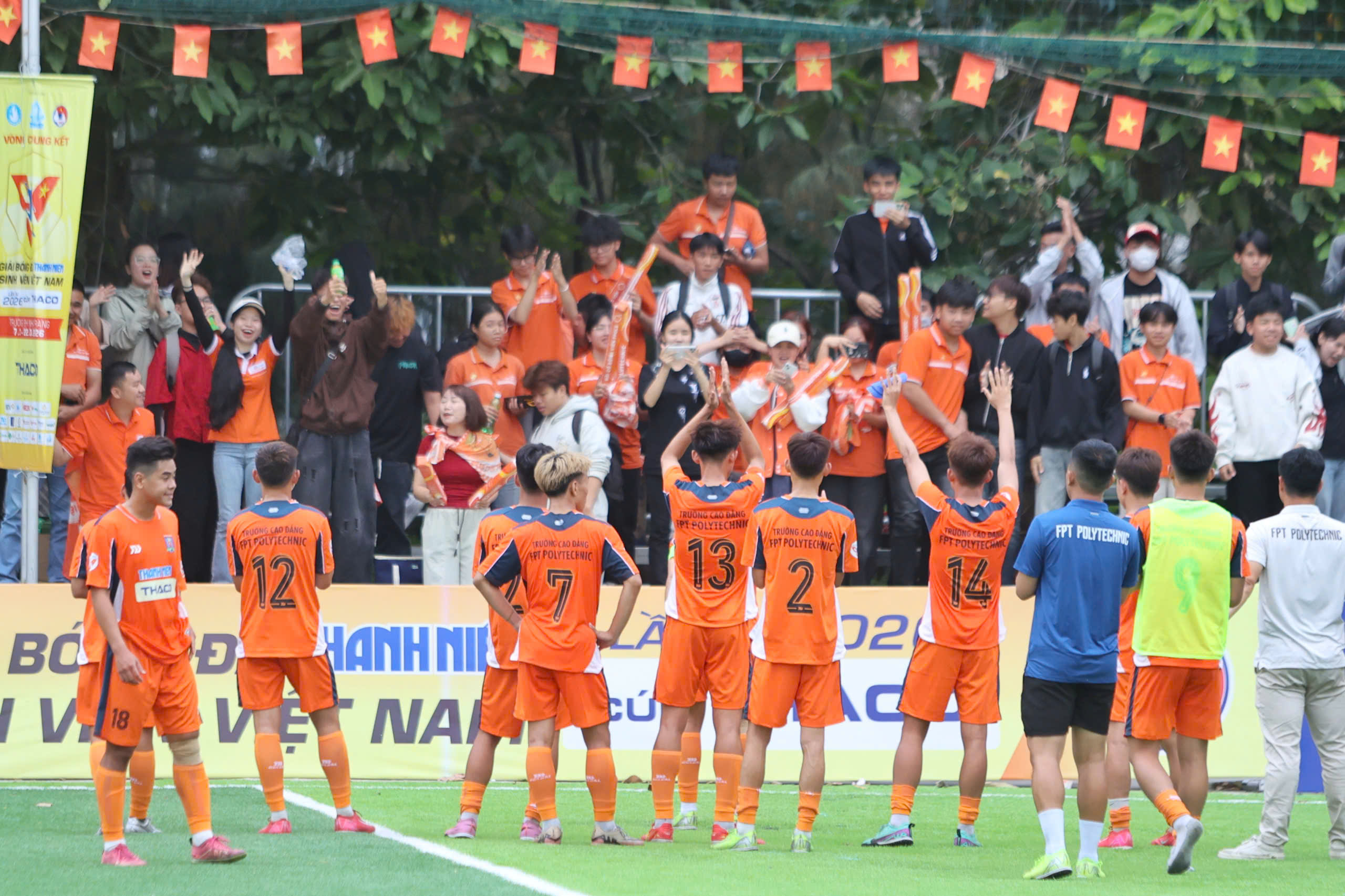 TNSV THACO cup 2026: Khán đài SVĐ Trường ĐH Nha Trang chật kín khán giả- Ảnh 8.