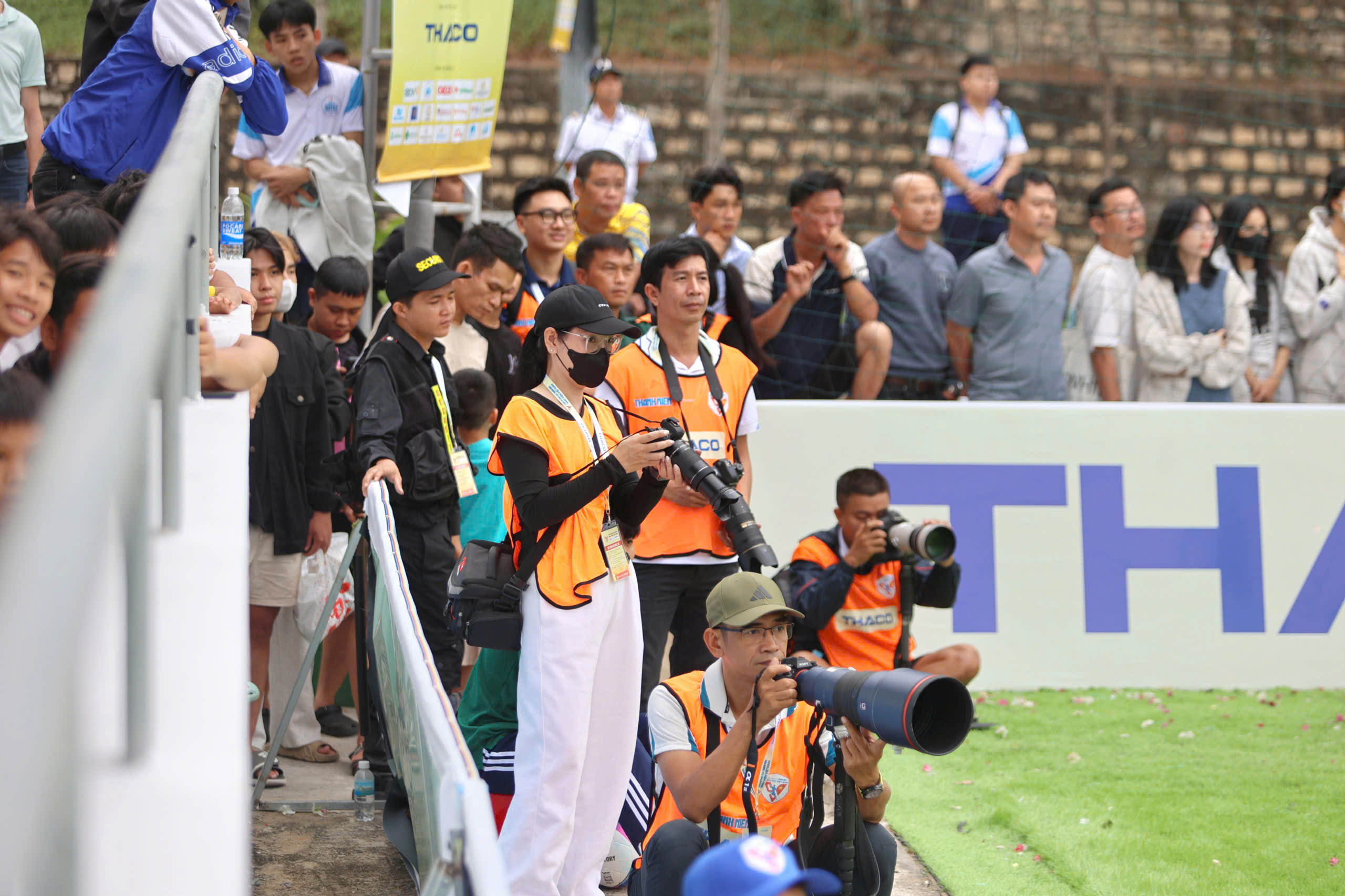 TNSV THACO cup 2026: Khán đài SVĐ Trường ĐH Nha Trang chật kín khán giả- Ảnh 10.