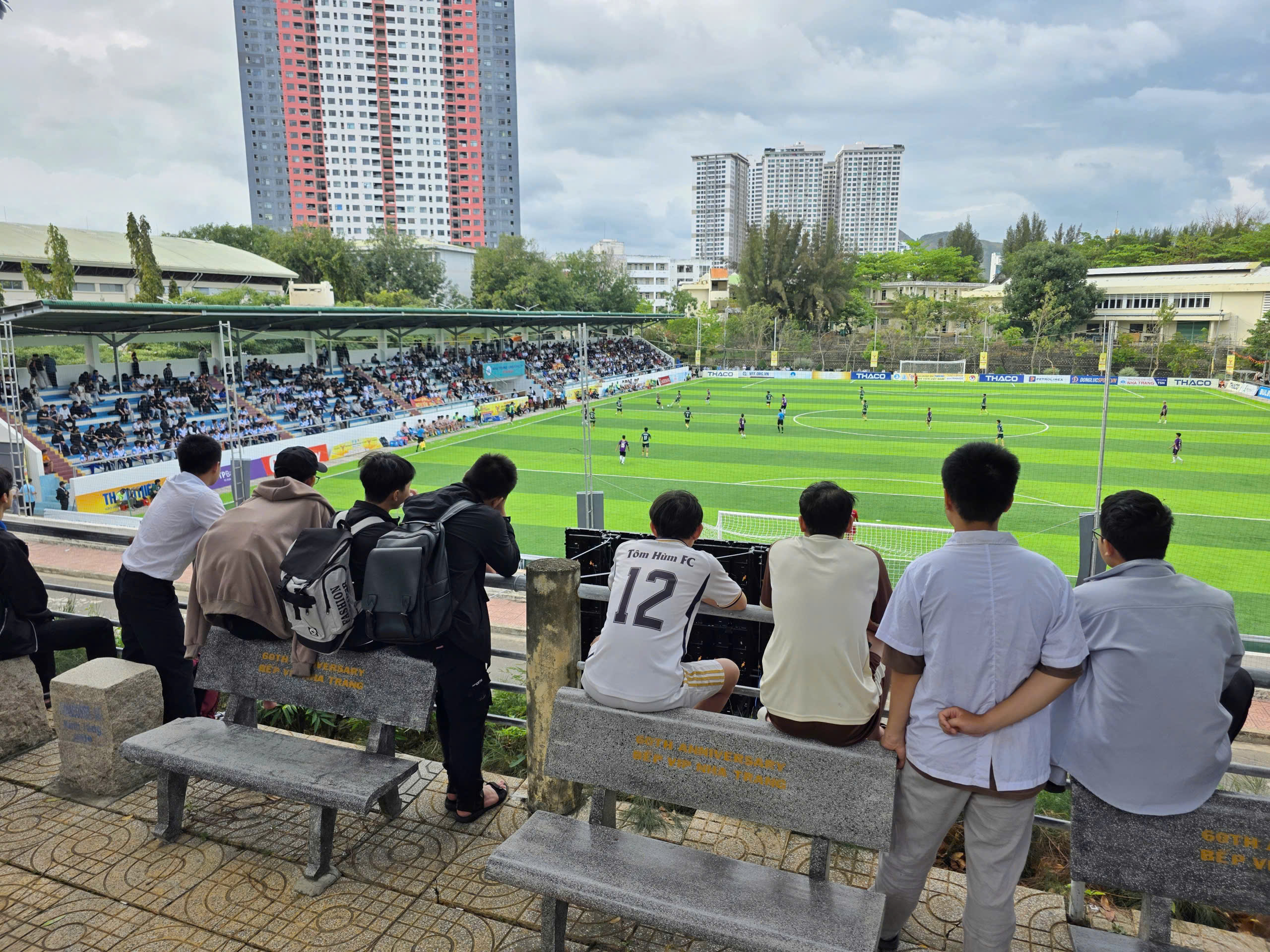 TNSV THACO cup 2026: Khán đài SVĐ Trường ĐH Nha Trang chật kín khán giả- Ảnh 11.