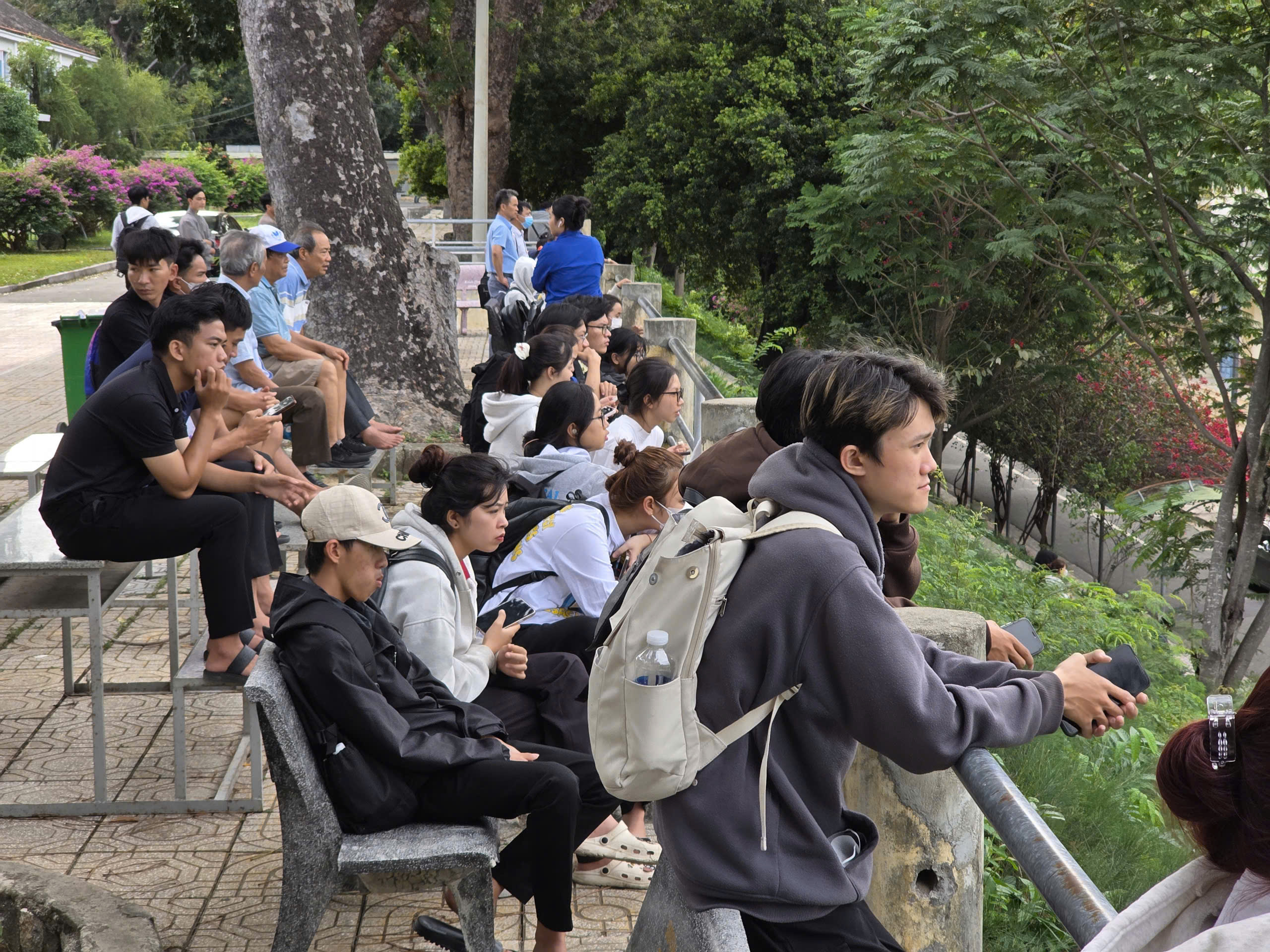 TNSV THACO cup 2026: Khán đài SVĐ Trường ĐH Nha Trang chật kín khán giả- Ảnh 12.