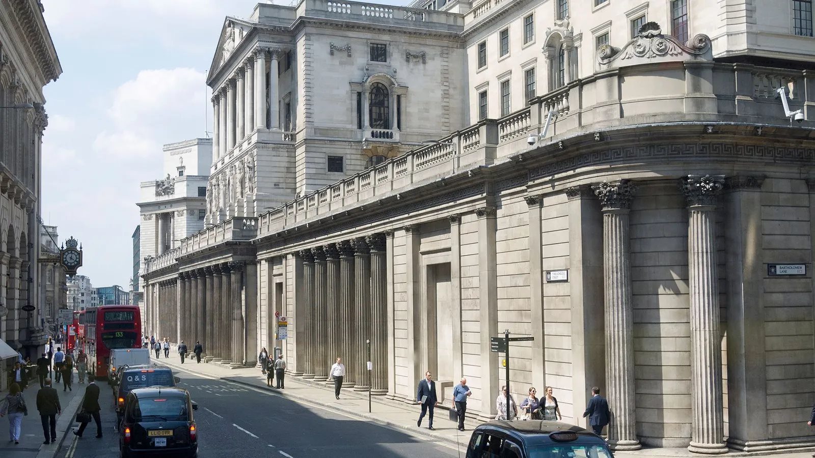 Cả thế giới đang khát vàng mà tại sao 60 quốc gia này lại giấu 400.000 thỏi dưới một mê cung 