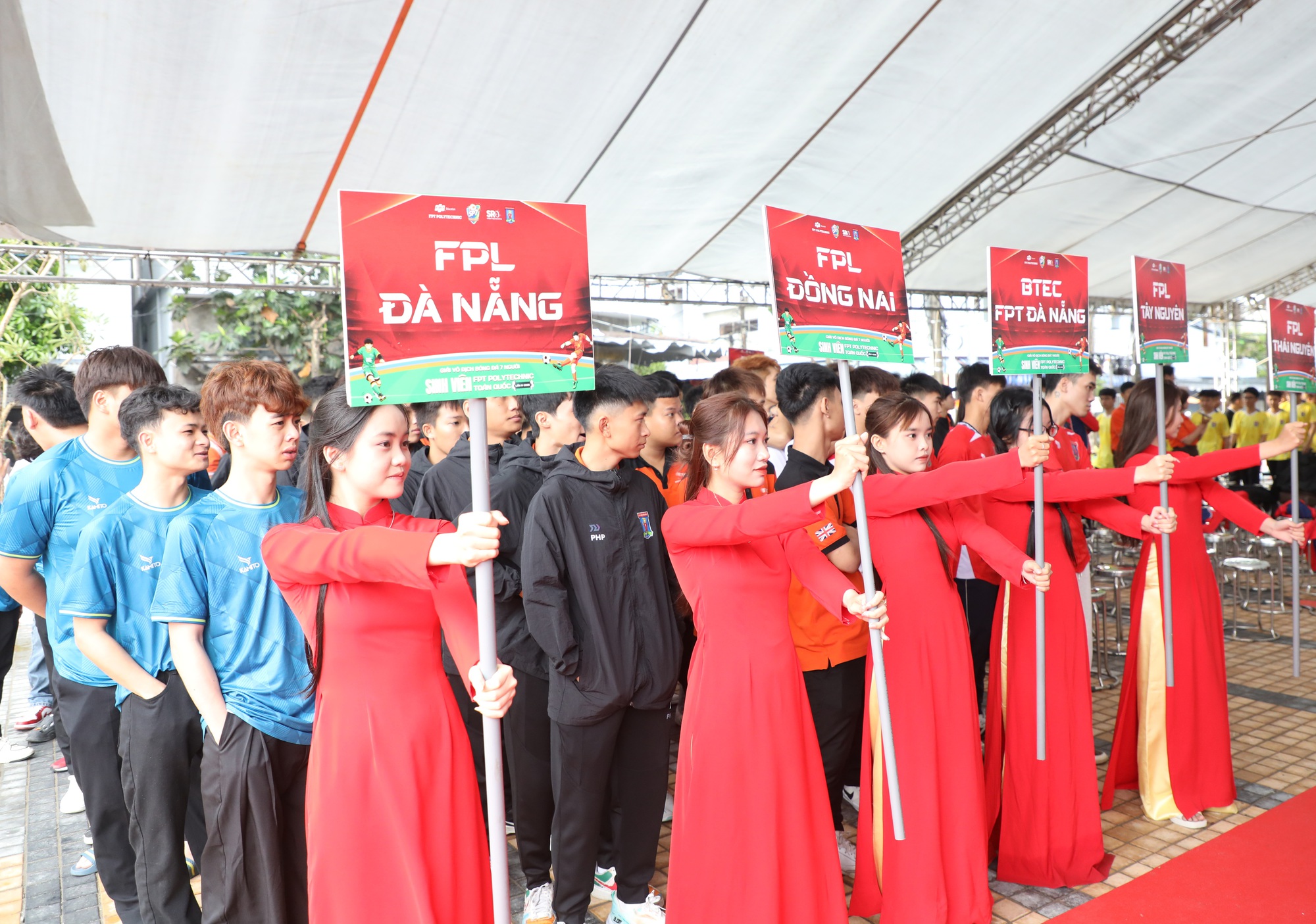 Sinh viên FPT Polytechnic tranh tài tại SP7 2026, trung vệ Quế Ngọc Hải đến tiếp lửa- Ảnh 2.