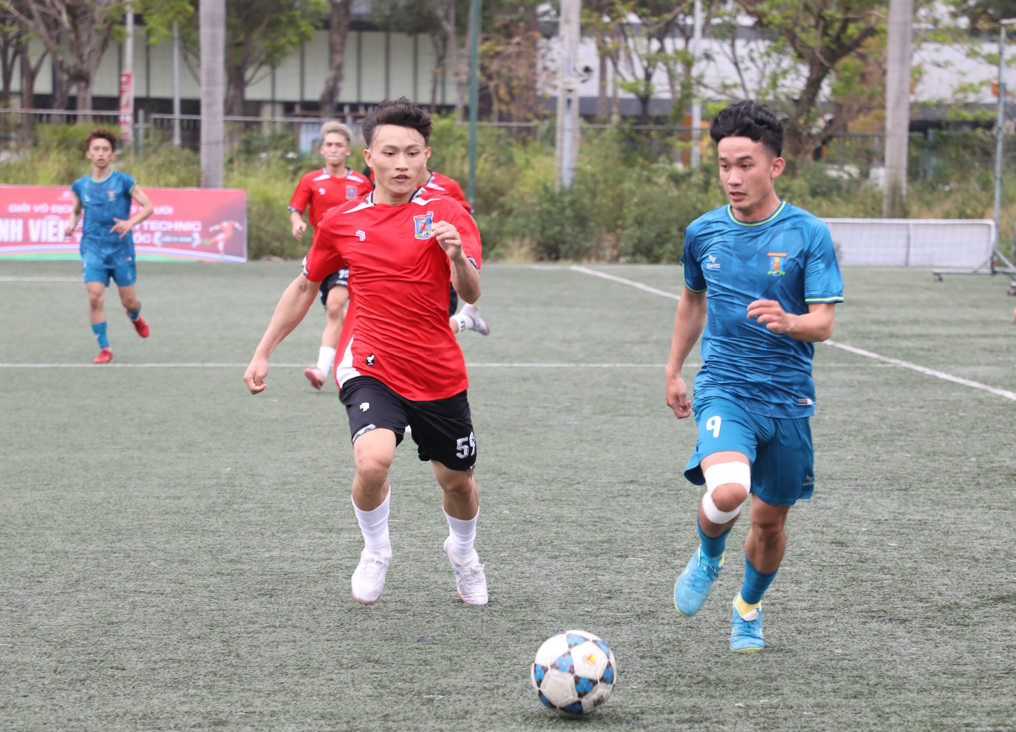 Sinh viên FPT Polytechnic tranh tài tại SP7 2026, trung vệ Quế Ngọc Hải đến tiếp lửa- Ảnh 7.