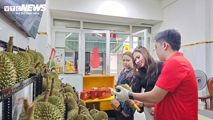 Sầu riêng gai đen tiền triệu mỗi trái vẫn ‘cháy hàng’- Ảnh 4.