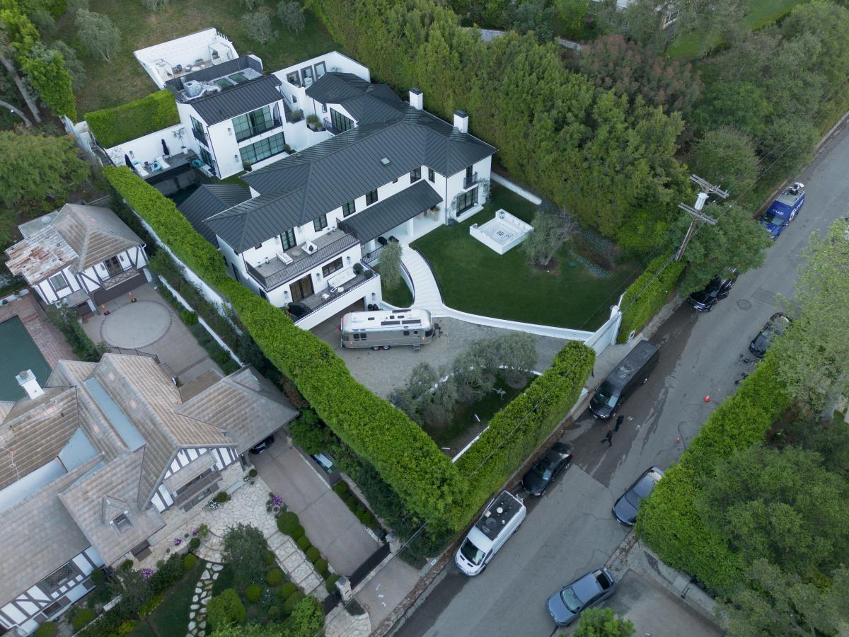 Đã bắt giữ nghi phạm xả súng vào căn biệt thự 367 tỷ đồng của Rihanna- Ảnh 3.