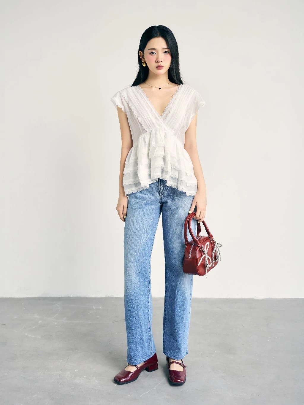 Hội mặc đẹp nhất thế giới bình chọn: Đây là chiếc áo sành điệu nhất để mặc cùng quần jeans- Ảnh 16.