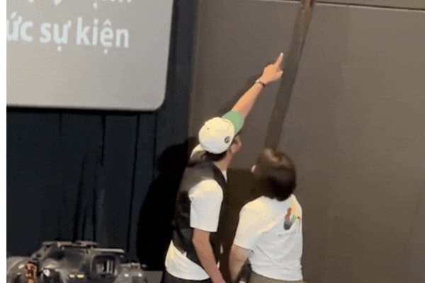 Hành động khó hiểu của Doãn Quốc Đam trong rạp chiếu phim khiến MXH xôn xao- Ảnh 3.