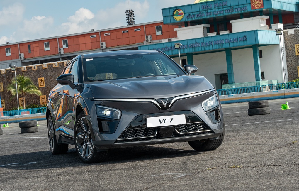 VinFast bàn giao 9.903 ô tô điện trong tháng 2 - 4