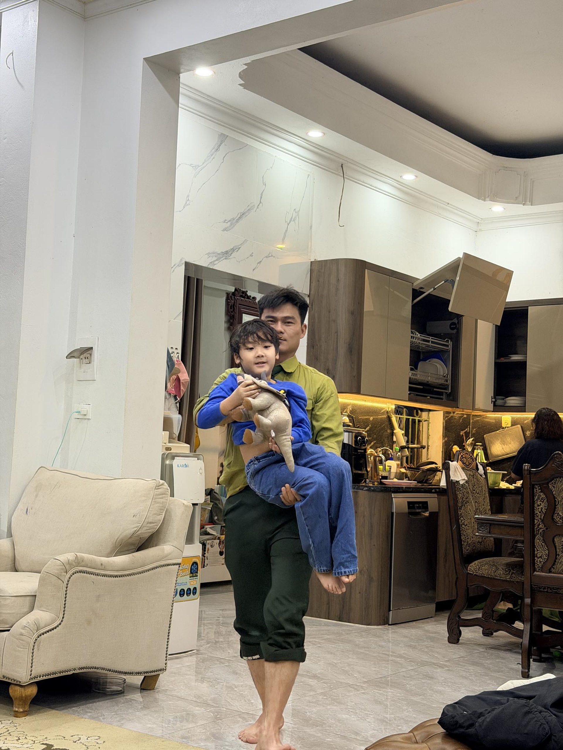 Tổ ấm trong khuôn viên 1.000m2 của Hòa Minzy và chồng quân nhân - 11