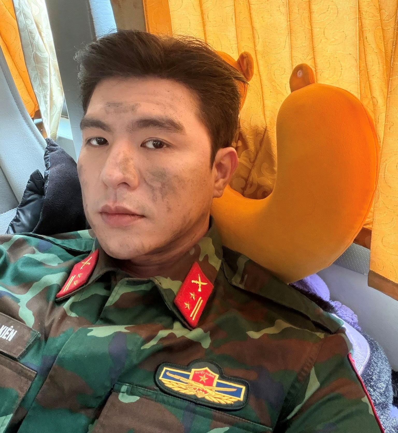 Lần đầu có phim Việt được khen hay hơn cả Hậu Duệ Mặt Trời, nam chính đẹp mê mẩn còn diễn bằng mắt cực đỉnh- Ảnh 5.