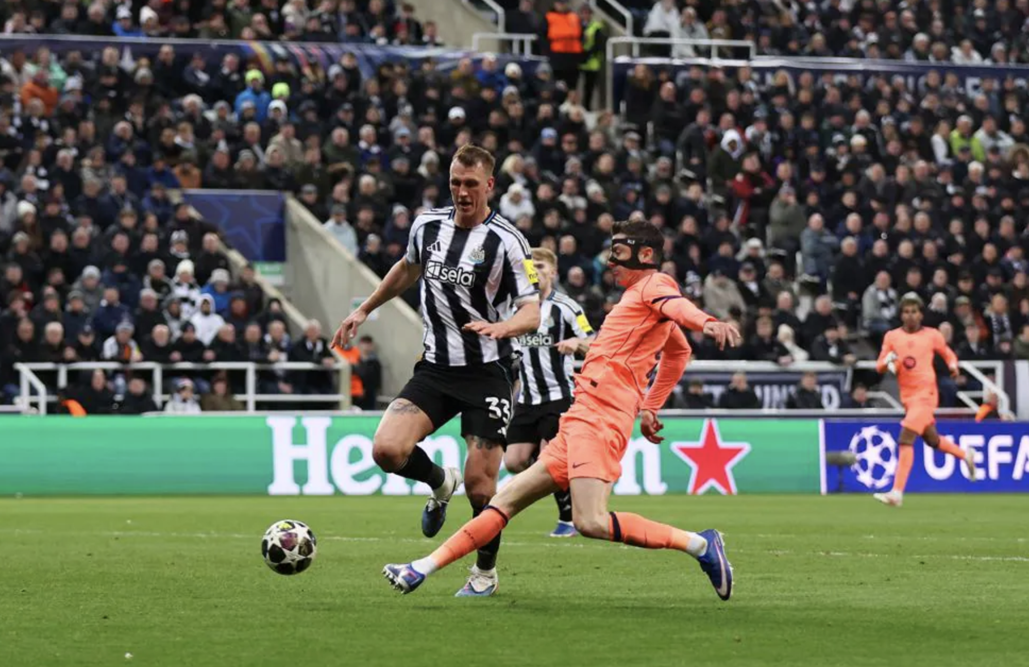 Yamal lập công, Barcelona thoát hiểm tại St.James's Park - Ảnh 2.
