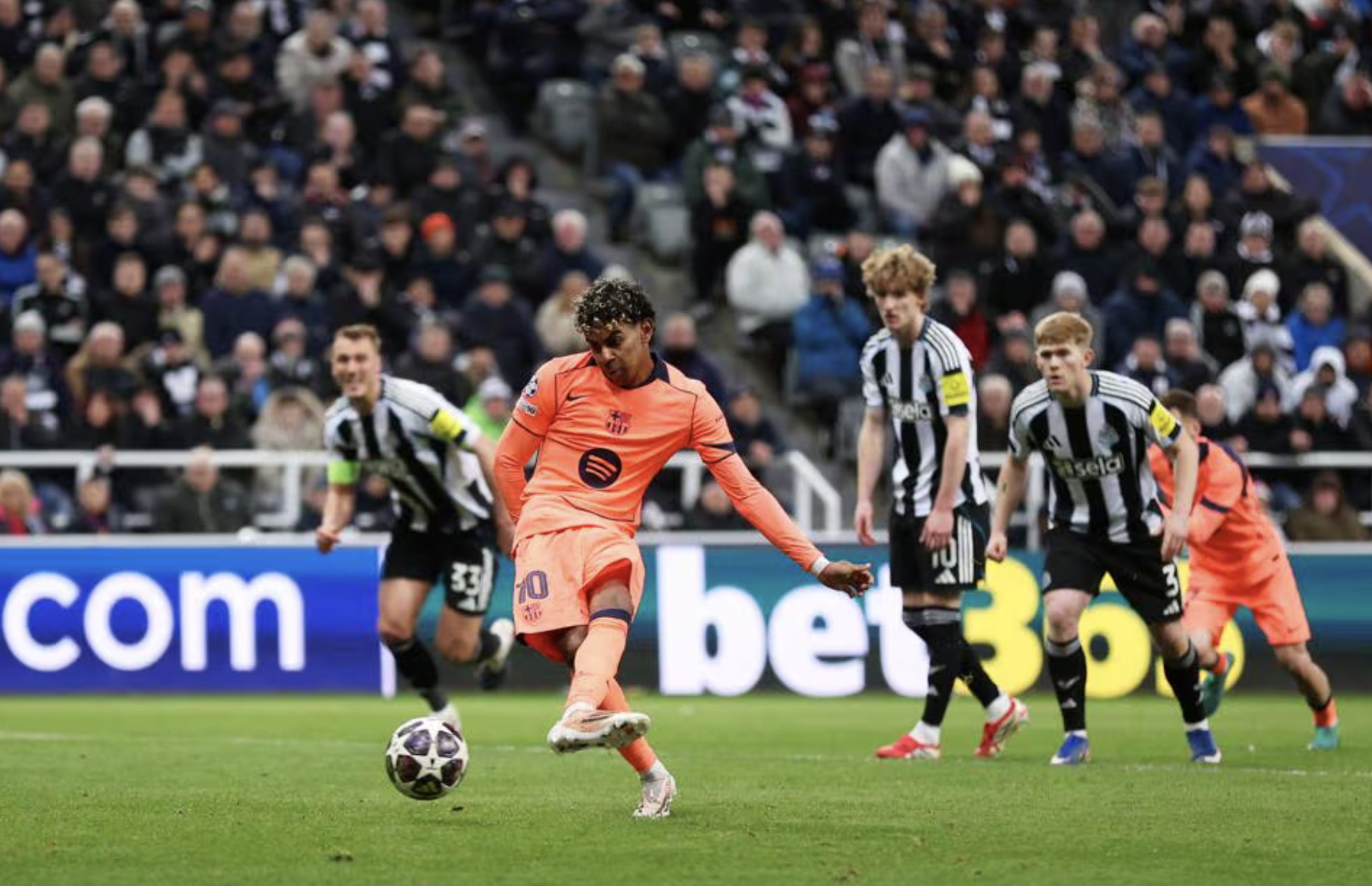 Yamal lập công, Barcelona thoát hiểm tại St.James's Park - Ảnh 5.