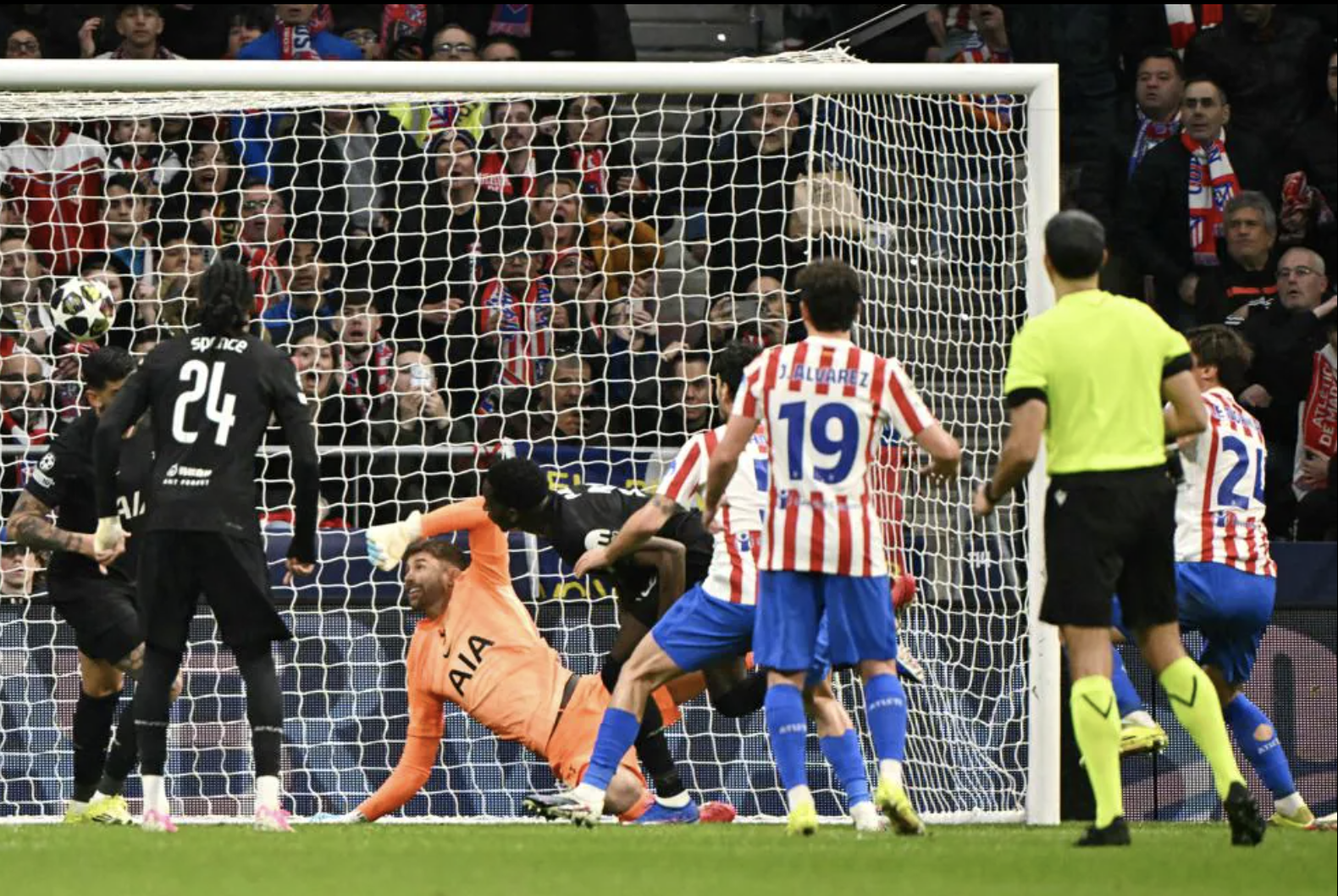 Tottenham thảm bại trước Atletico Madrid ở Champions League - Ảnh 4.