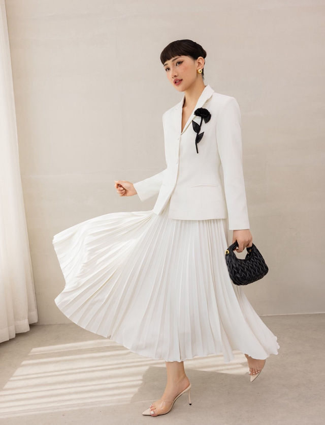 Những mẫu áo đẹp nhất nên phối cùng chân váy xếp ly  - Ảnh 3.