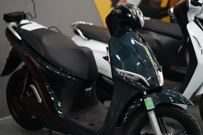 Đi một vòng các cửa hàng xe điện ở TP.HCM: “Hai ngày cuối tuần bán hơn 60 chiếc, khách đến liên tục”- Ảnh 2.