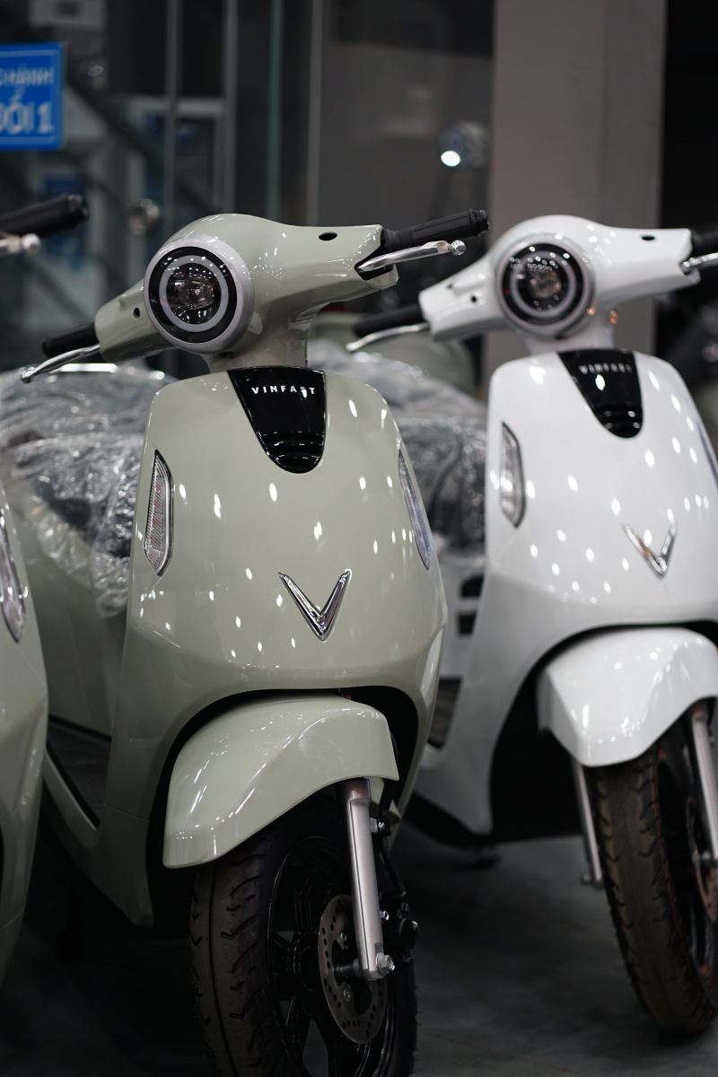 Đi một vòng các cửa hàng xe điện ở TP.HCM: “Hai ngày cuối tuần bán hơn 60 chiếc, khách đến liên tục”- Ảnh 3.