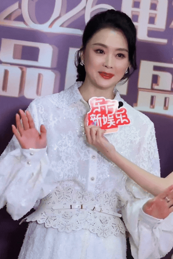 Không ai tin đây là nhan sắc thật của mỹ nhân đẹp nhất Hoàn Châu Cách Cách- Ảnh 2.