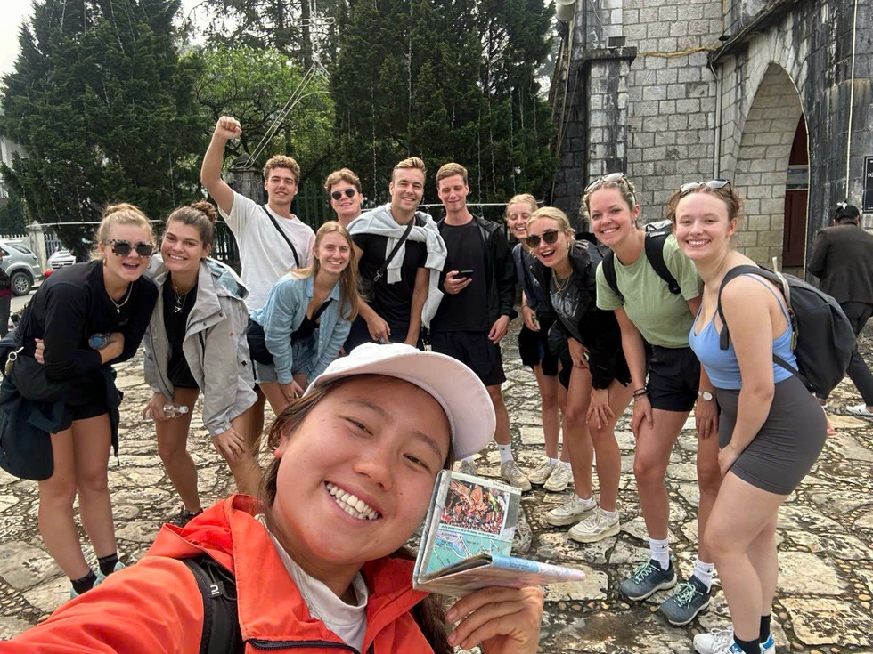 Cô gái ở Sa Pa nói tiếng Anh như gió đổi đời thành bà chủ, có ô tô riêng - 2