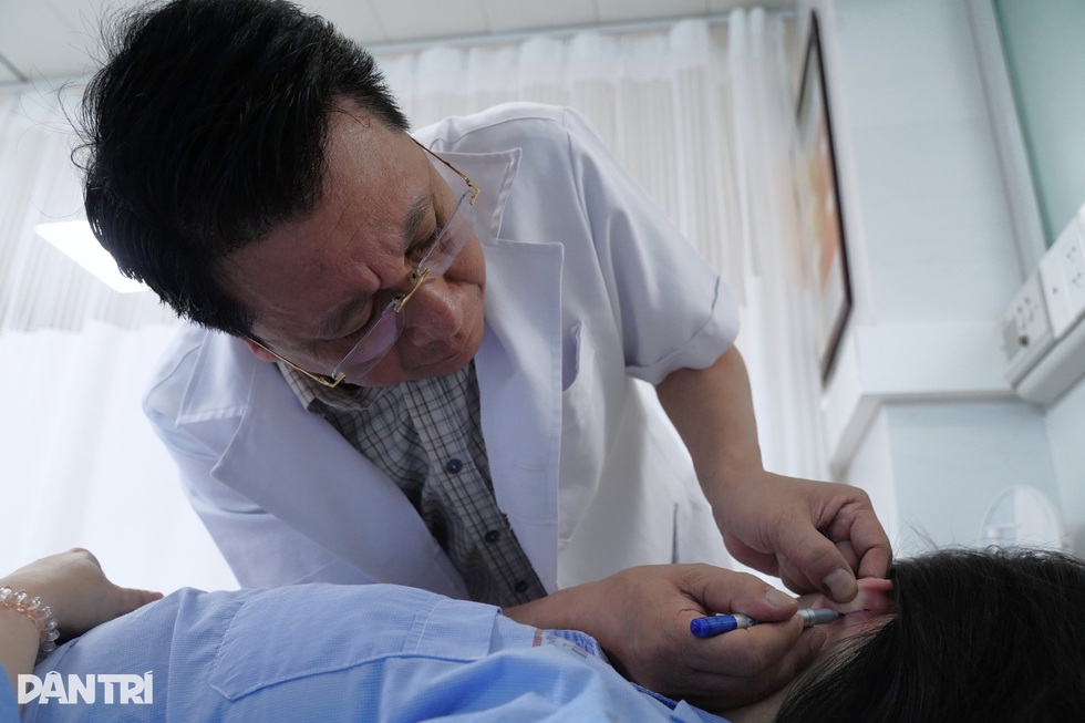 Bác sĩ ngày mổ, đêm học sản xuất video ở tuổi ngũ tuần - 2