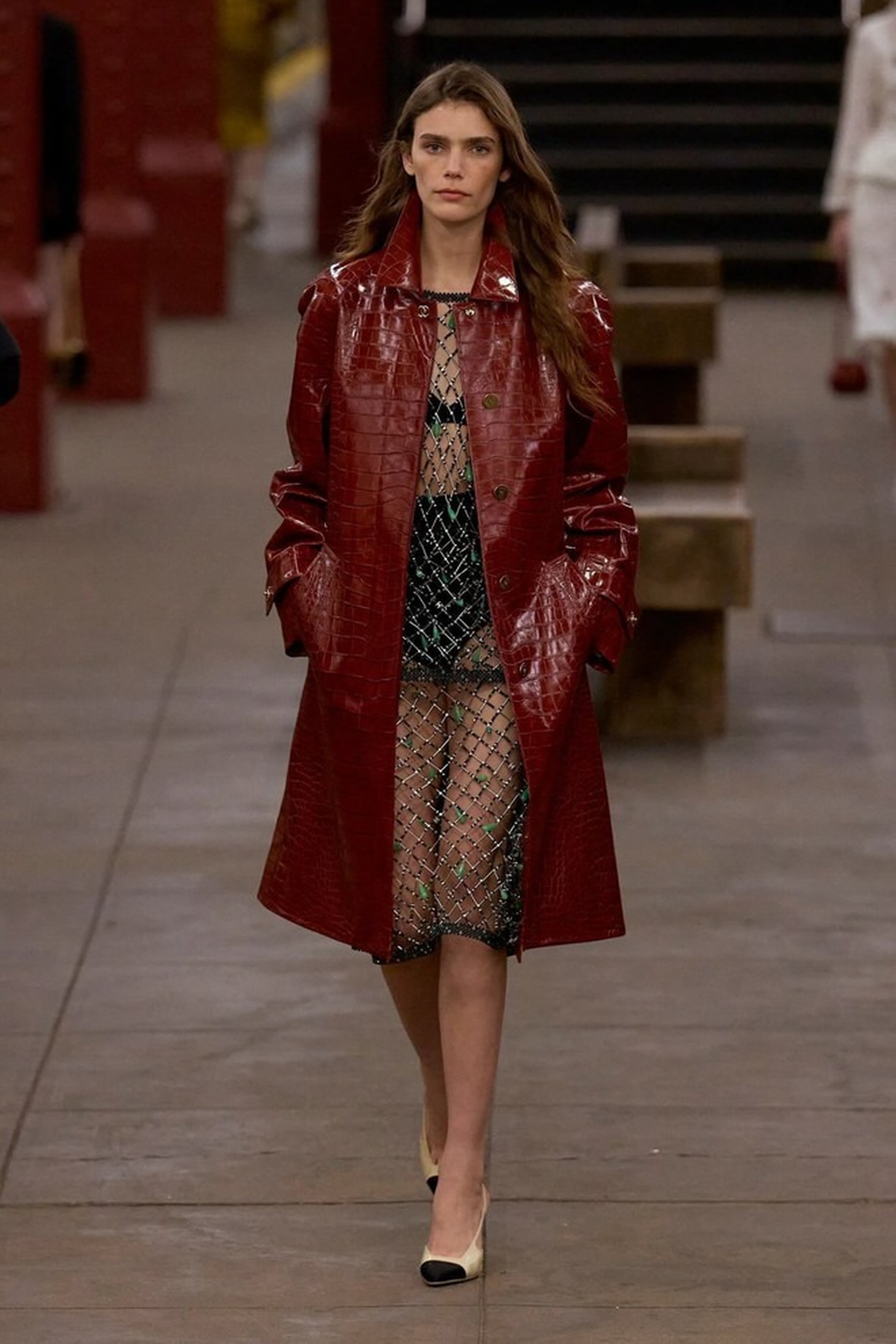 Lisa khoe eo thon dưới 50cm, Lưu Diệc Phi gây tranh cãi vì váy sến súa - 9