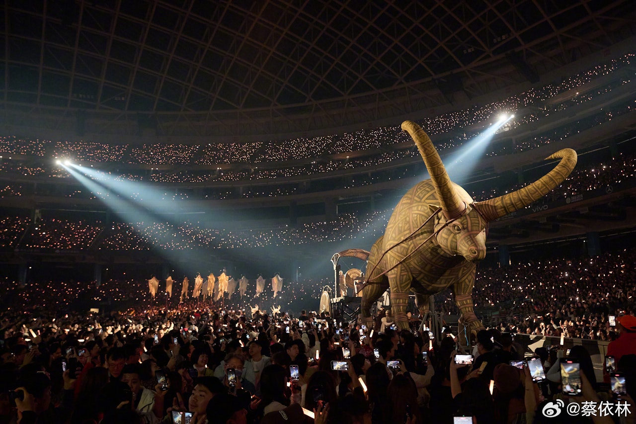 Mỹ nhân bị khán giả tố hút trộm “tài vận”: Bị yêu cầu dỡ bỏ concert 760 tỷ, xoá sổ toàn bộ âm nhạc- Ảnh 2.