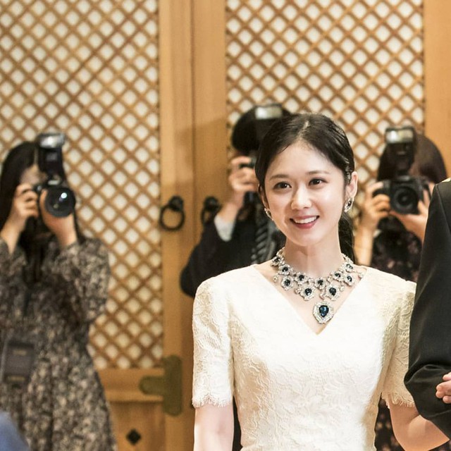 Jang Nara đến viếng đám tang nhân viên qua đời bất thường trong công ty quản lý cũ- Ảnh 2.