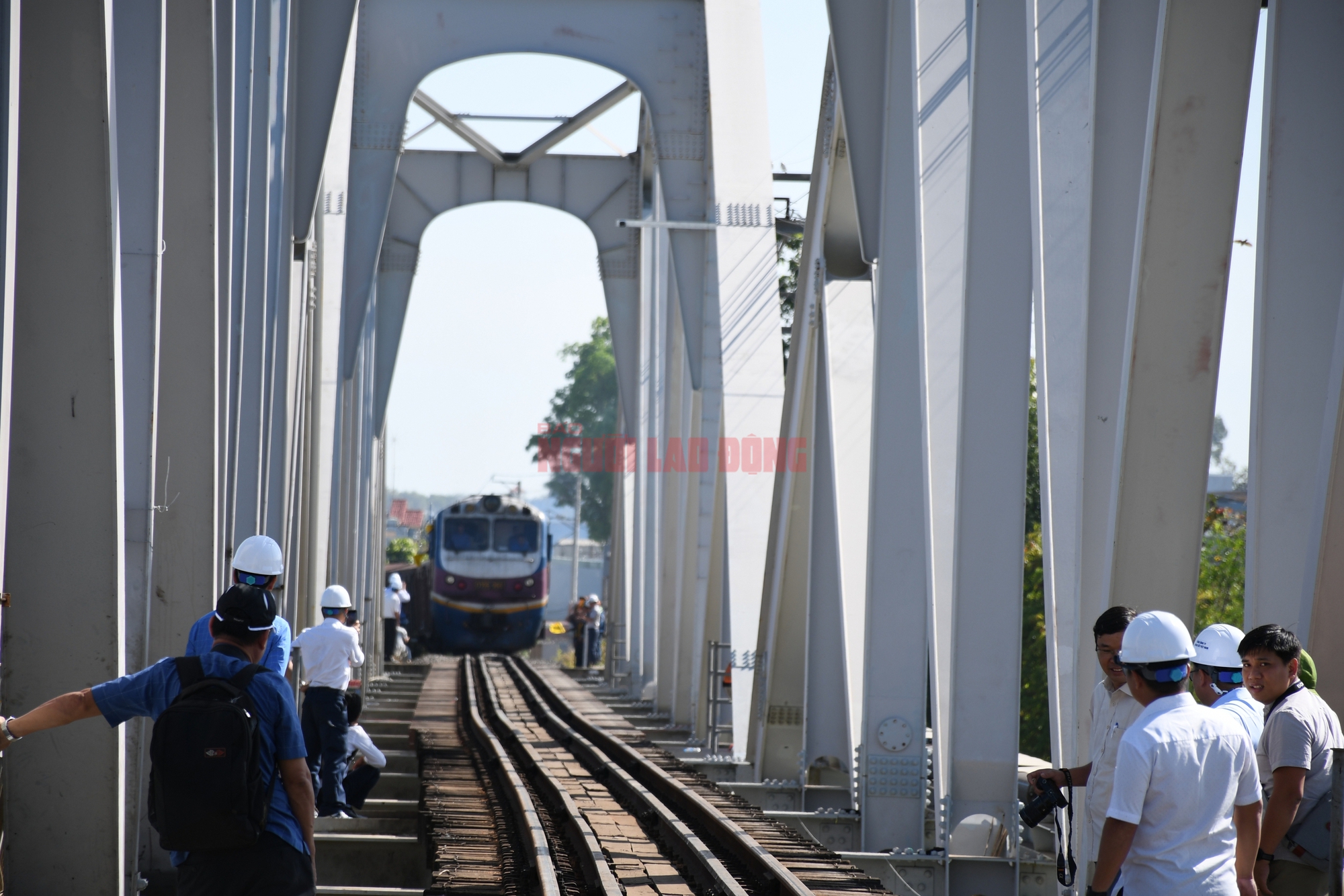 Sự cố cầu Ghềnh khắc phục thành công , tàu chạy qua an toàn sau 5 ngày gián đoạn - Ảnh 4.