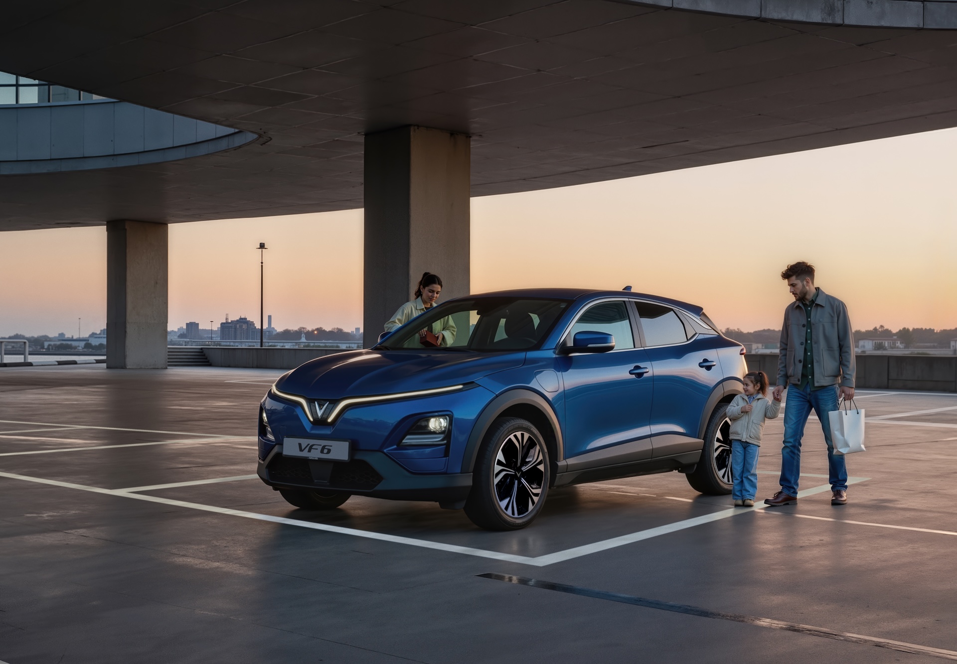 Giá xăng tăng 'chóng mặt', VinFast thêm ưu đãi kích cầu xe điện - Ảnh 2.