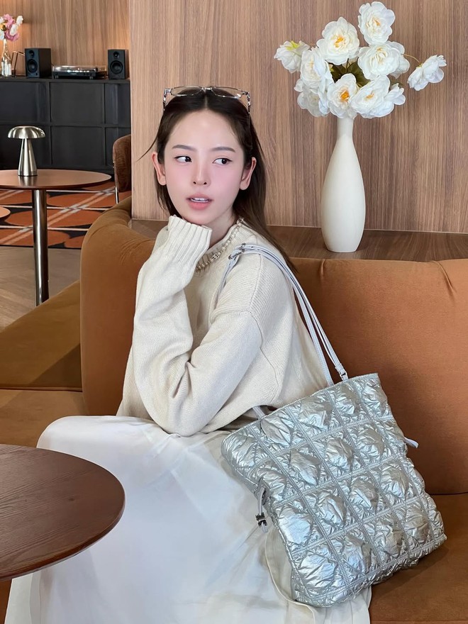 Chân váy trắng mang đến phong cách dịu dàng cho những ngày nắng- Ảnh 8.