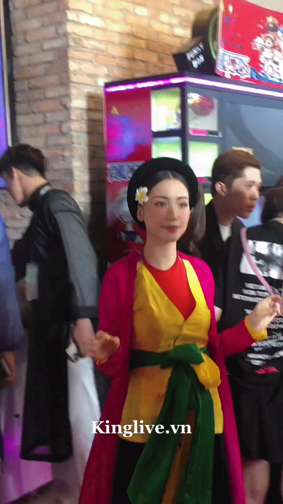 Rộ clip Hòa Minzy che bụng bầu bé thứ 2, sau 1 năm nên duyên với chồng Đại úy ở Sao Nhập Ngũ?- Ảnh 4.