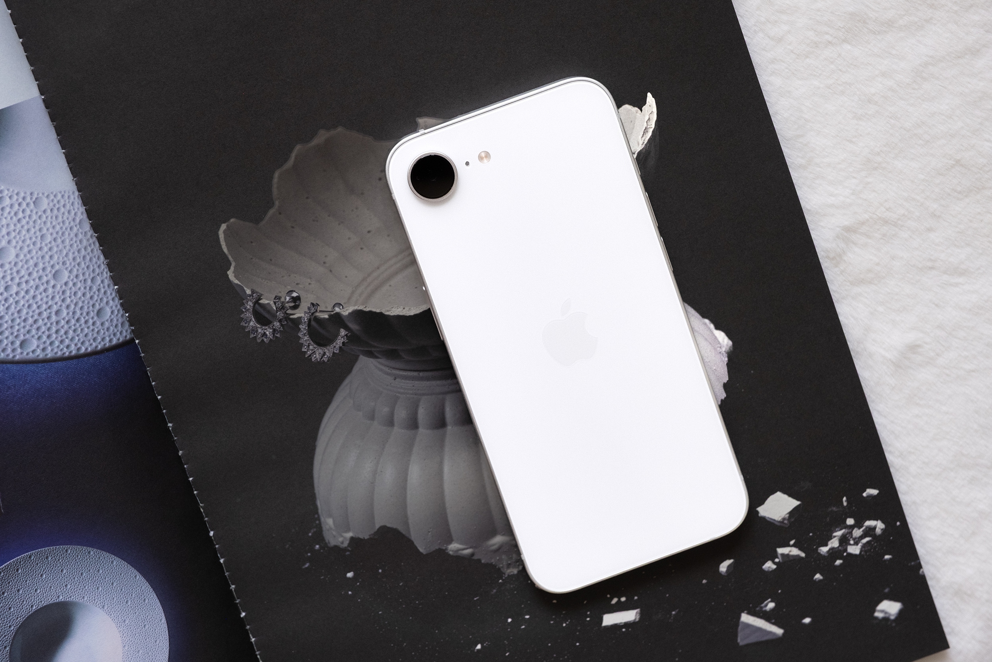 Mở hộp iPhone 17e đầu tiên tại Việt Nam: Màu trắng nổi bật, cấu hình mạnh với chip A19- Ảnh 12.