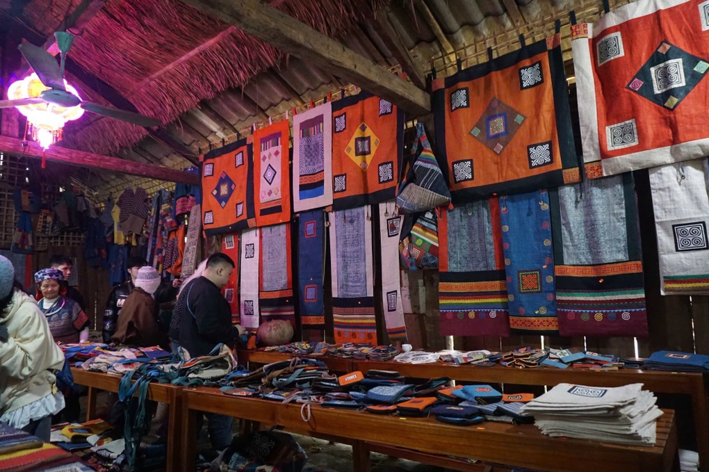 Cụ bà 97 tuổi ở Việt Nam nổi tiếng thế giới sau một câu chào với khách Tây - 4