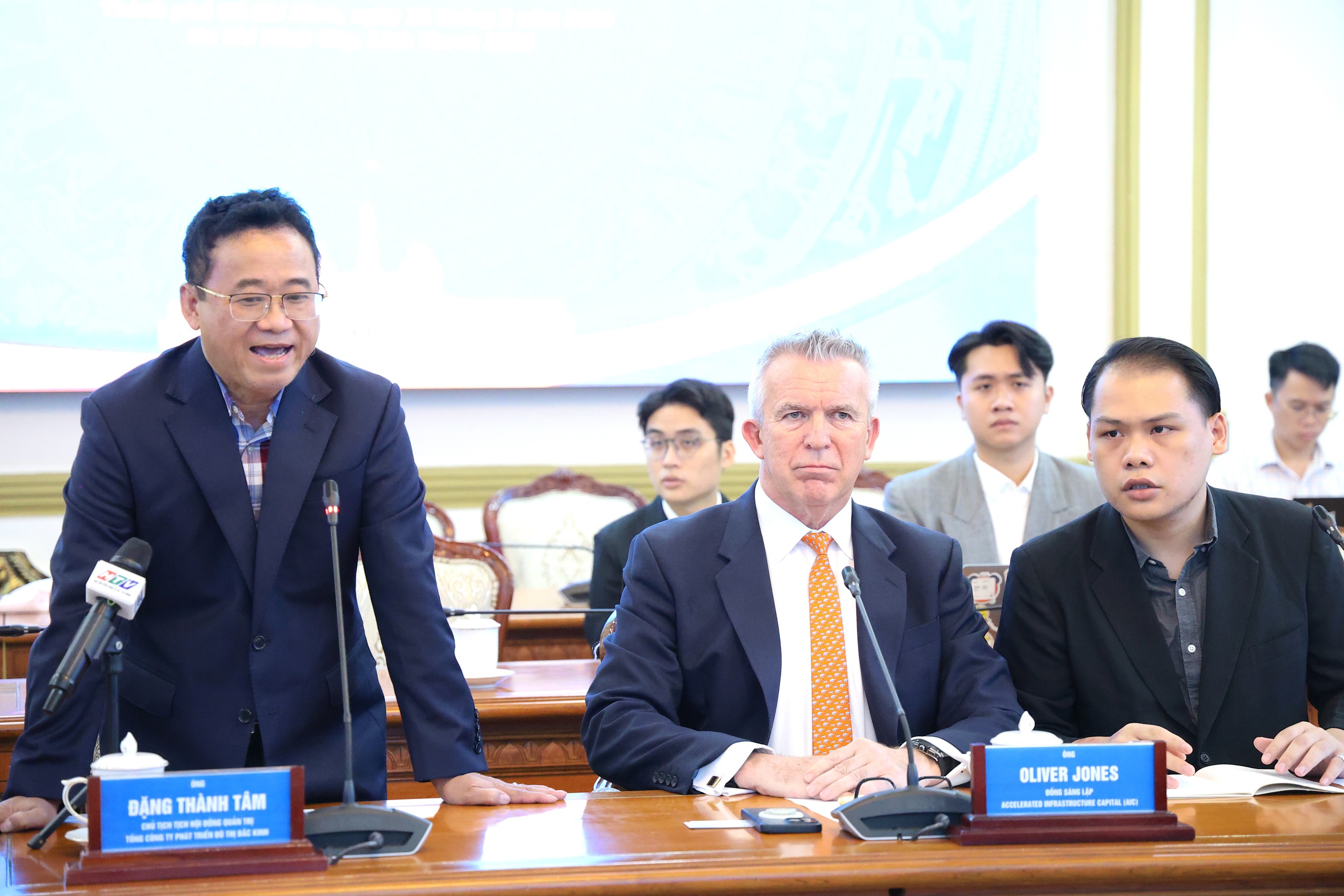 TPHCM chuẩn bị xây trung tâm dữ liệu AI đầu tiên, vốn 2,1 tỉ USD - Ảnh 4.