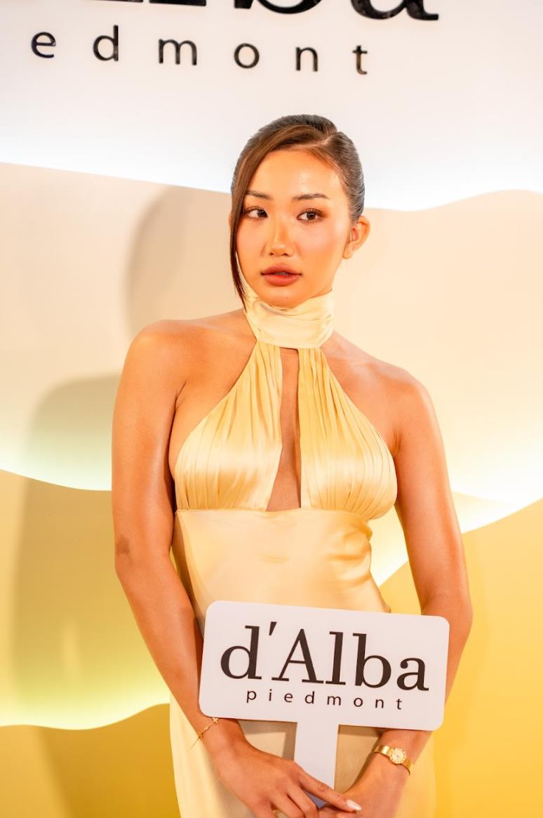 Hàng ngàn người đánh thức làn da căng bóng cùng d’Alba tại sự kiện “Glow in the Spotlight”- Ảnh 2.